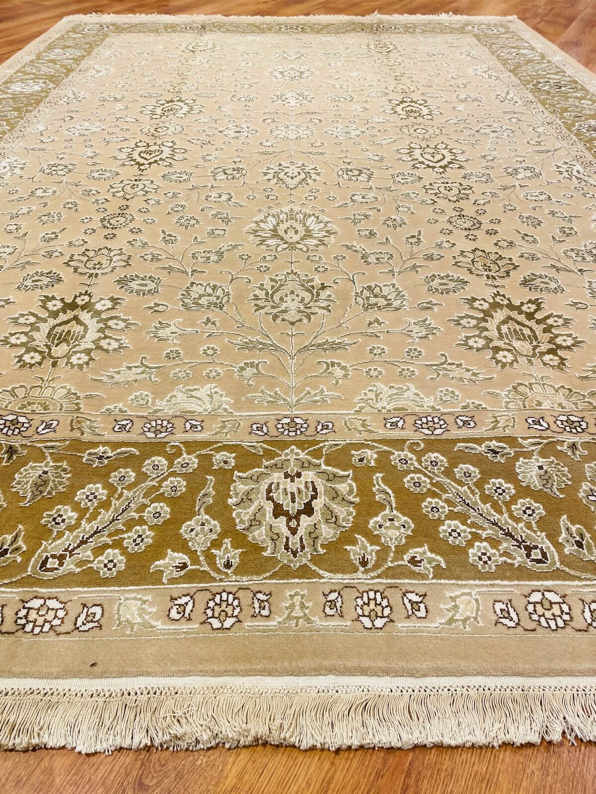 Şiraze İpekli Uşak El Dokuma Halı