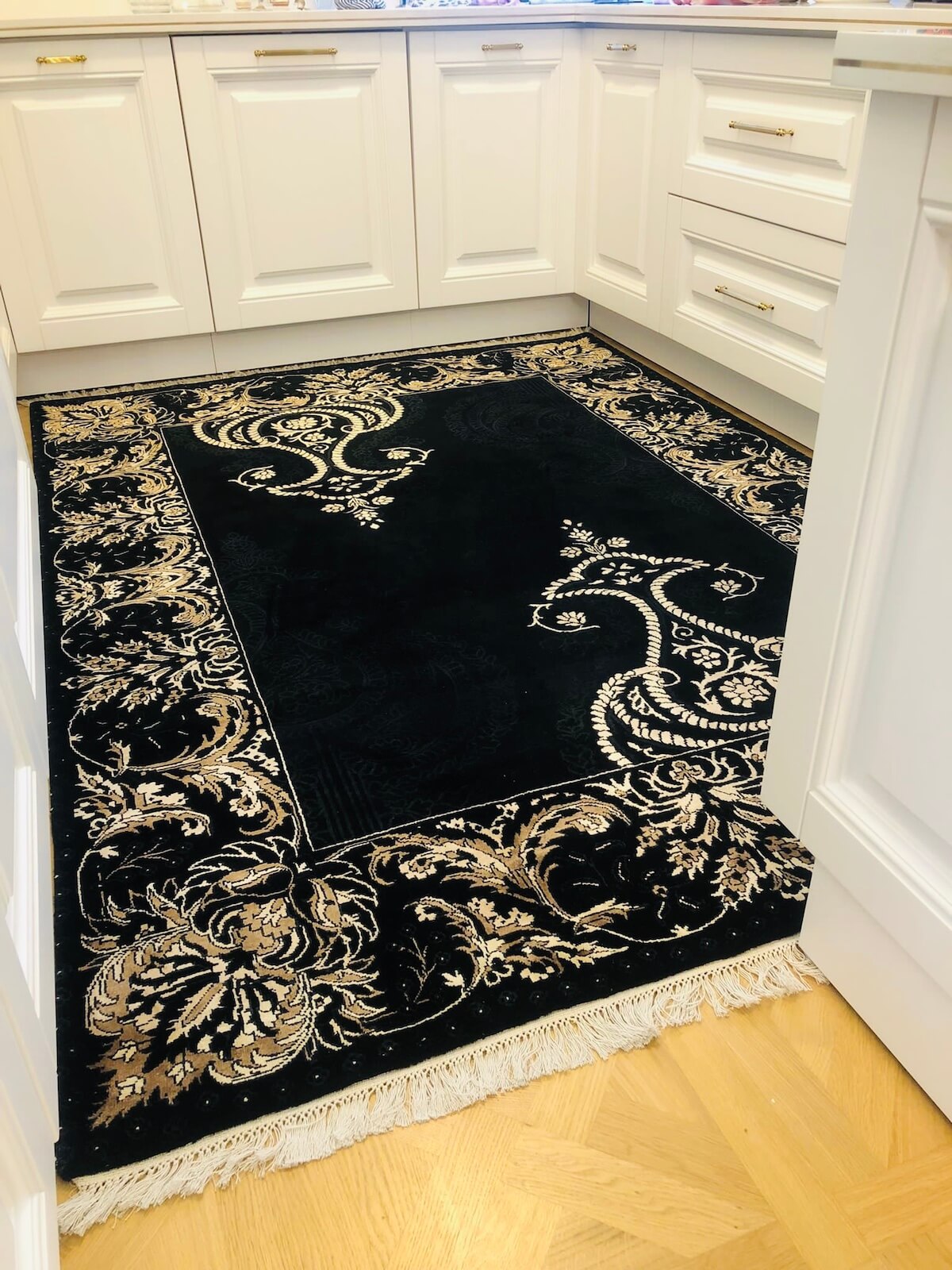 Şiraze İpekli Uşak El Dokuma Halı