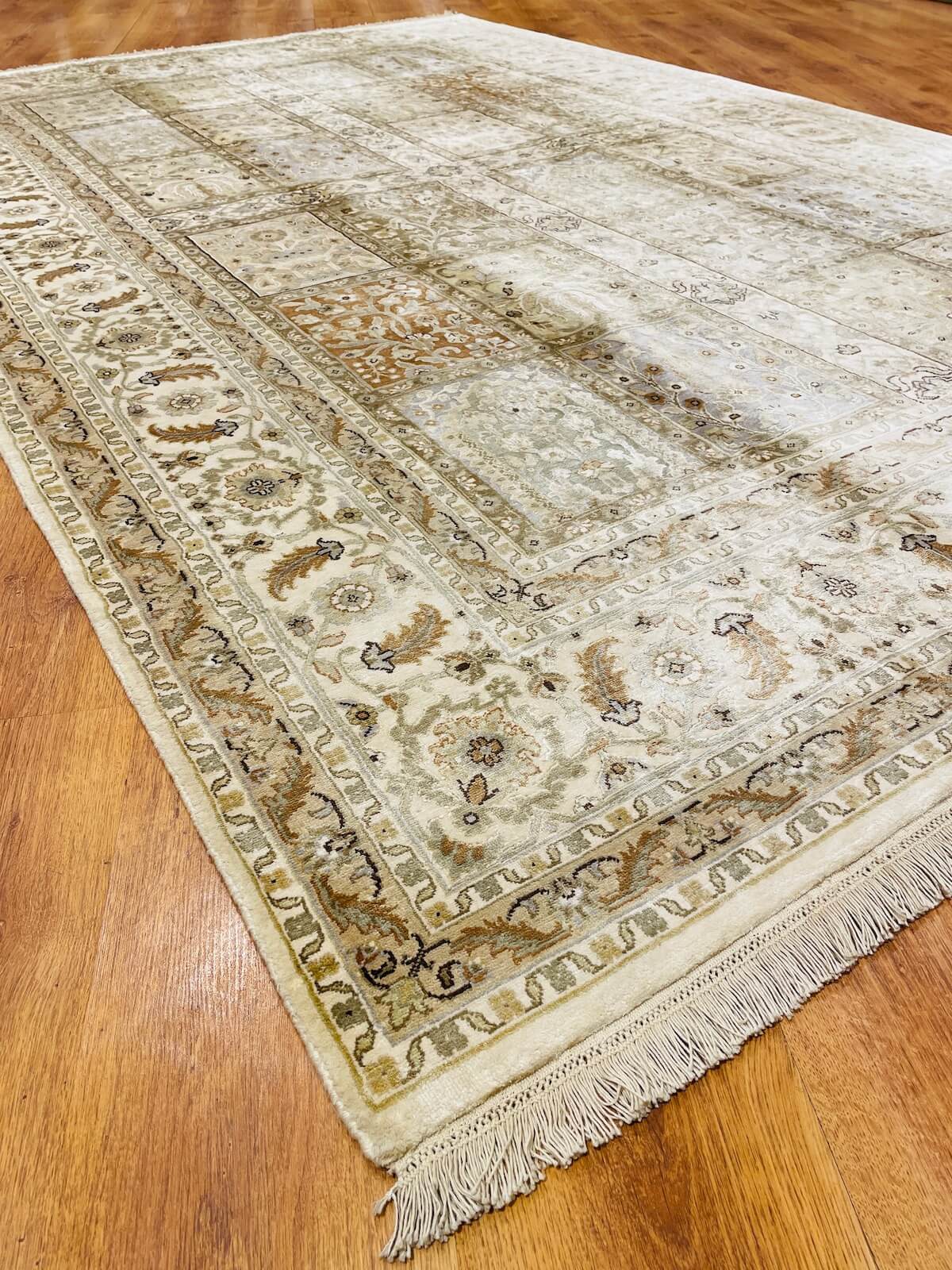 Şiraze İpekli Uşak El Dokuma Halı