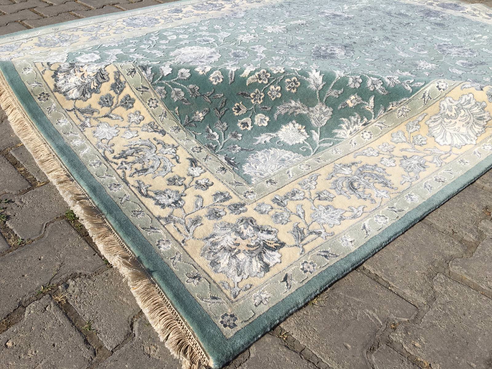 Şiraze İpekli Uşak El Dokuma Halı