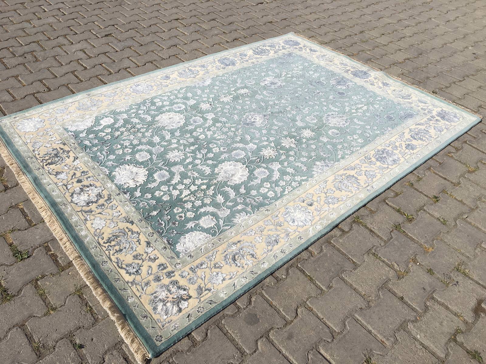 Şiraze İpekli Uşak El Dokuma Halı