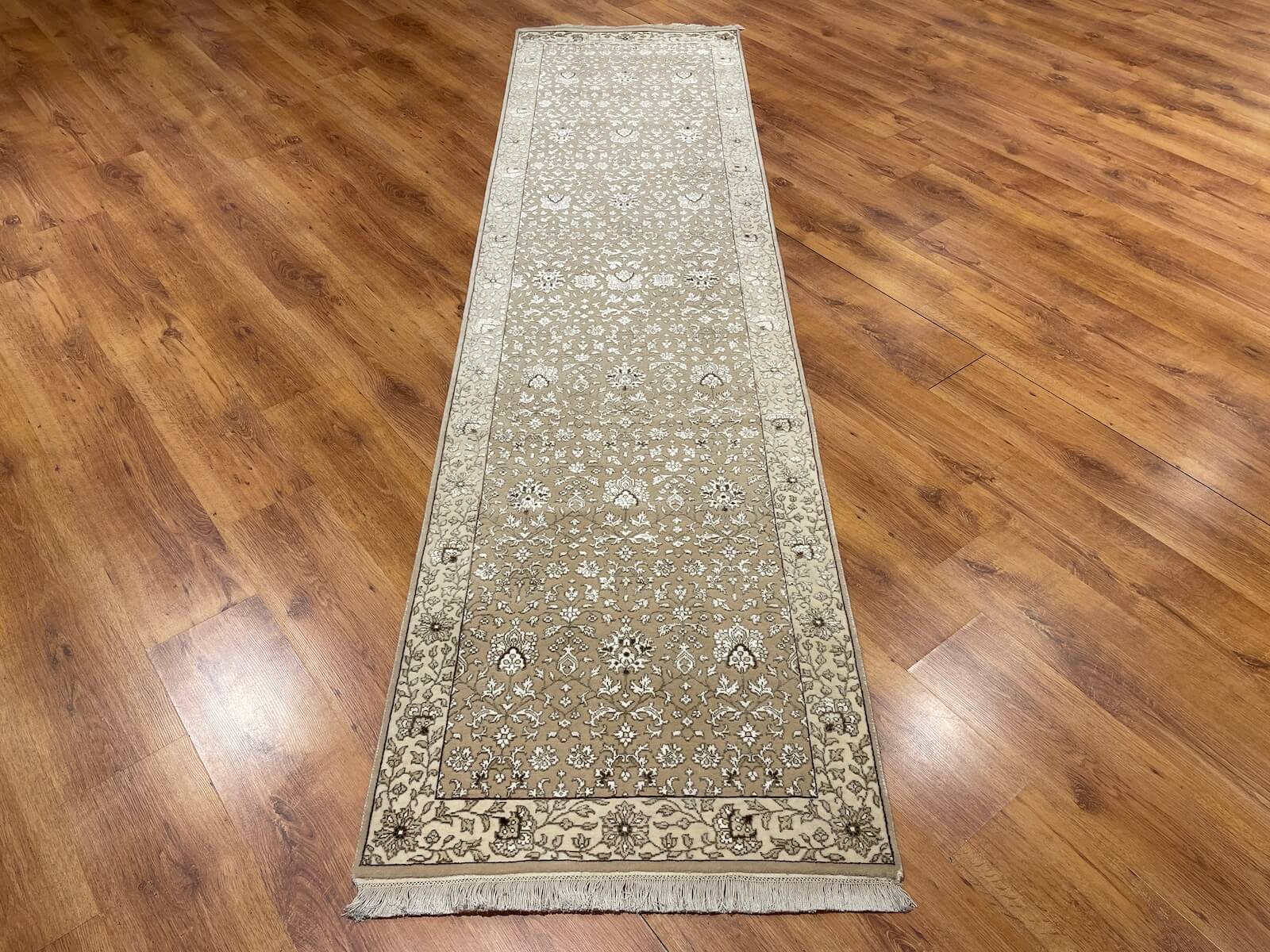 Şiraze İpekli Uşak El Dokuma Halı Yolluk