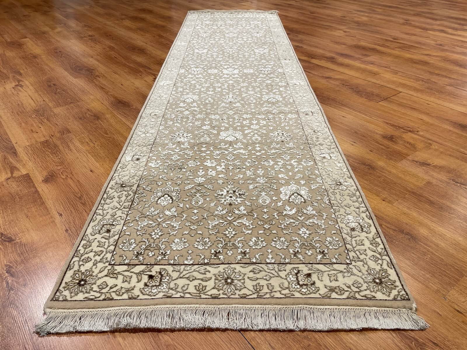 Şiraze İpekli Uşak El Dokuma Halı Yolluk