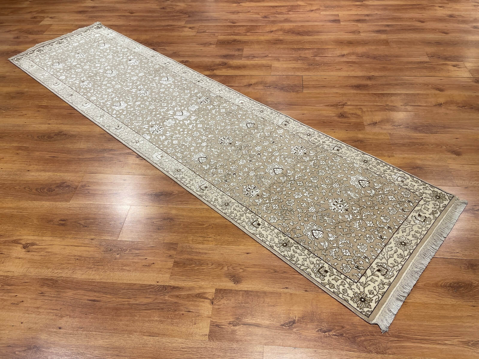 Şiraze İpekli Uşak El Dokuma Halı Yolluk