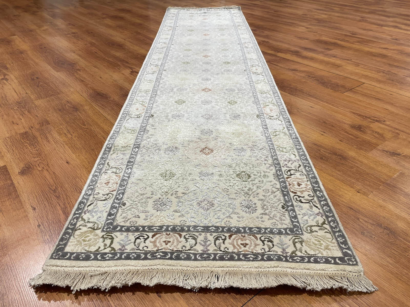 Şiraze İpekli Uşak El Dokuma Halı Yolluk