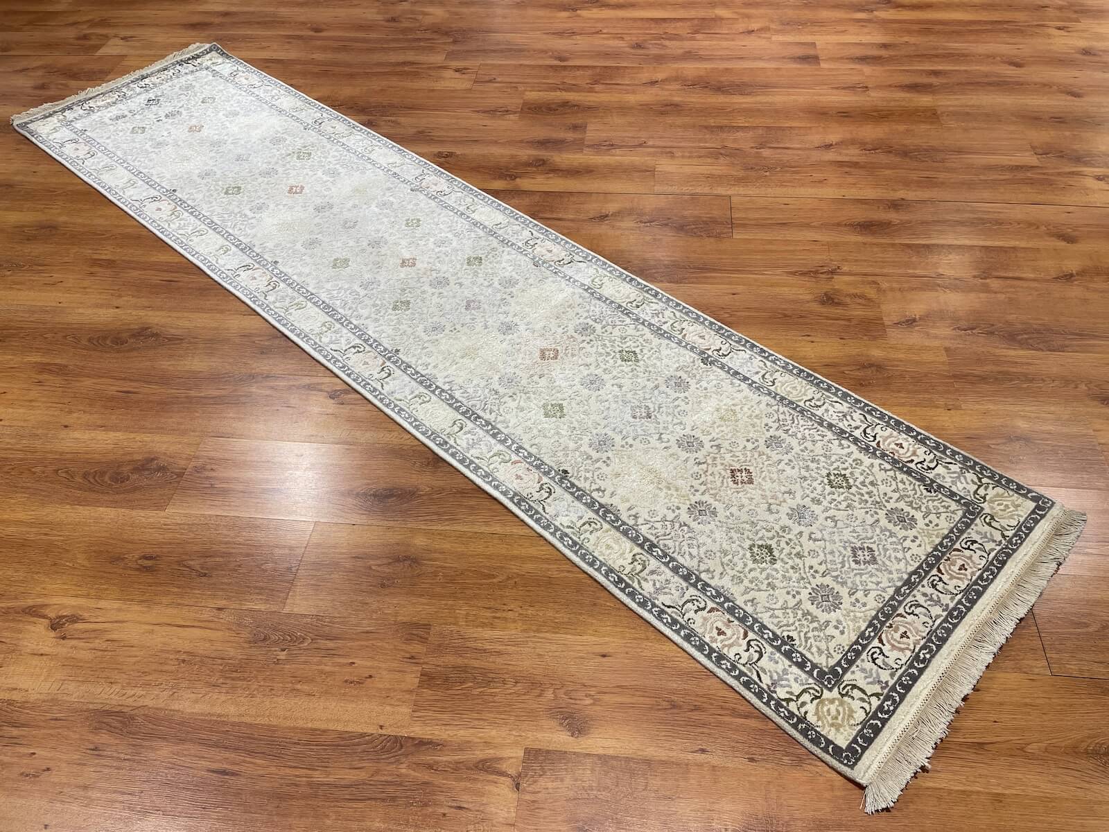 Şiraze İpekli Uşak El Dokuma Halı Yolluk