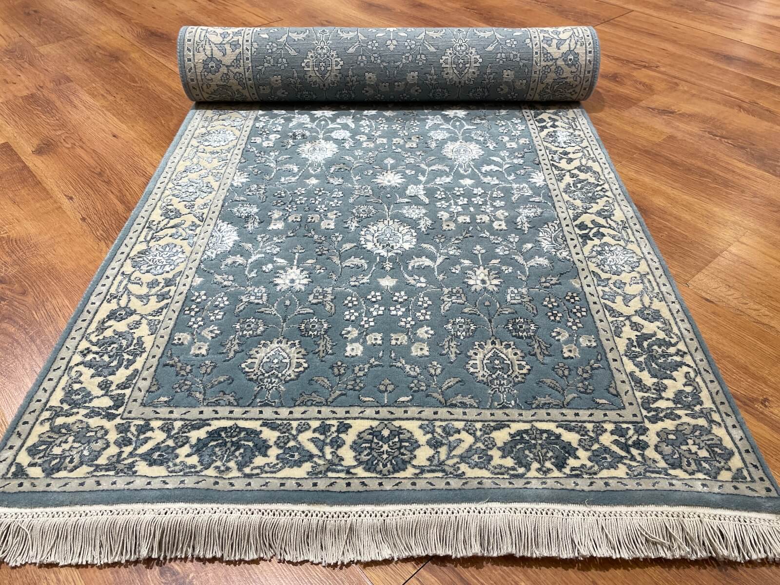 Şiraze İpekli Uşak El Dokuma Halı Yolluk