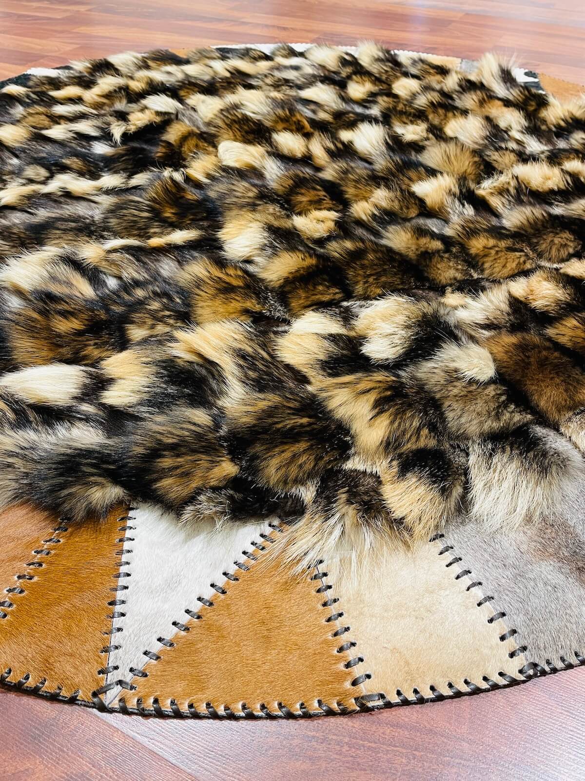 Rakun Yuvarlak Orijinal Deri Halı