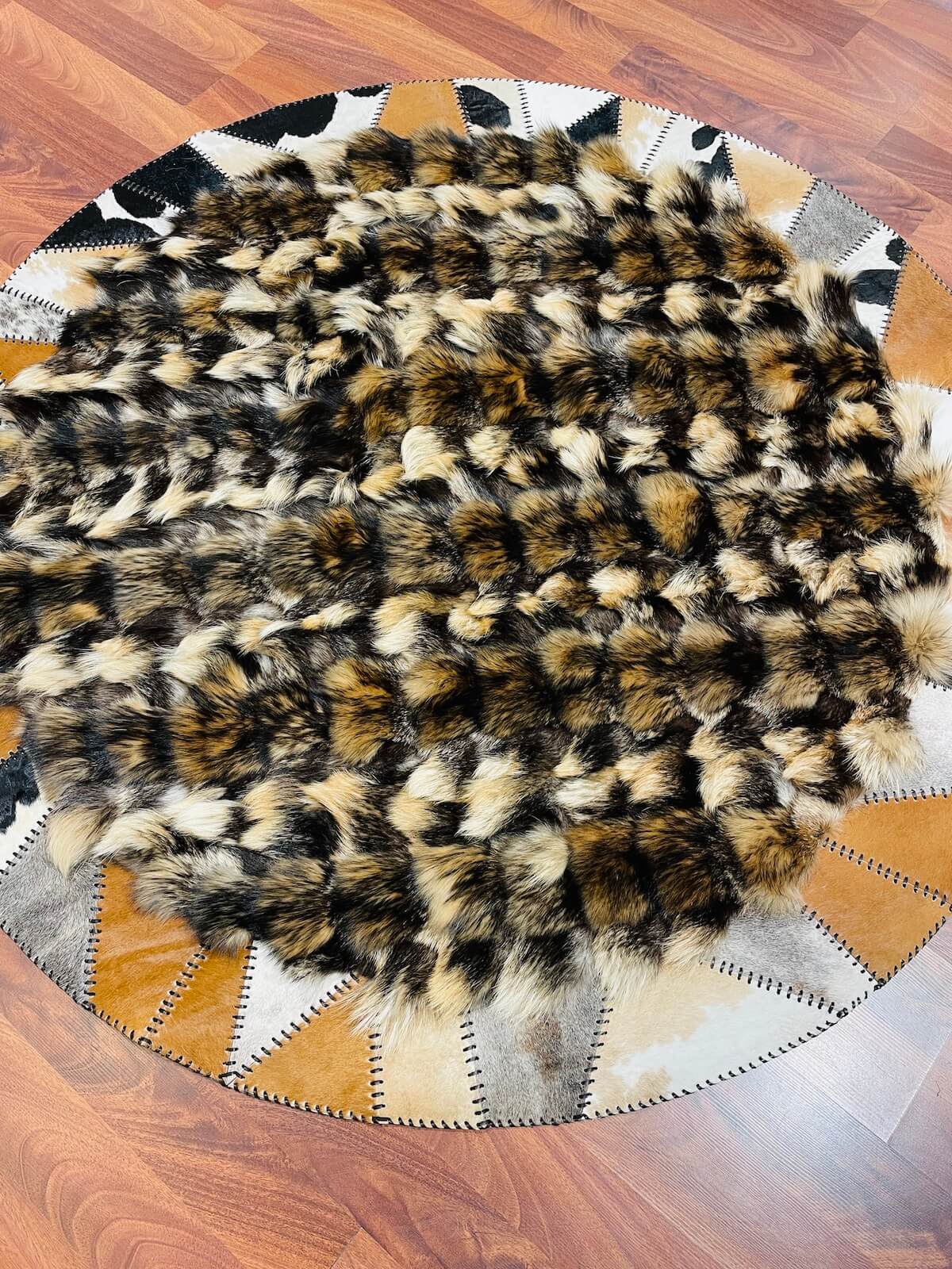 Rakun Yuvarlak Orijinal Deri Halı