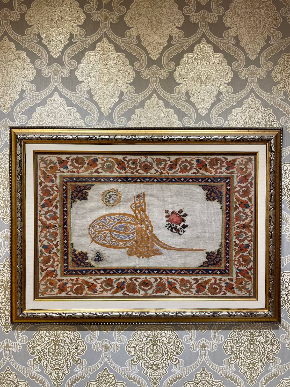 Tuğra Desenli Tablo El Dokuma Kilim