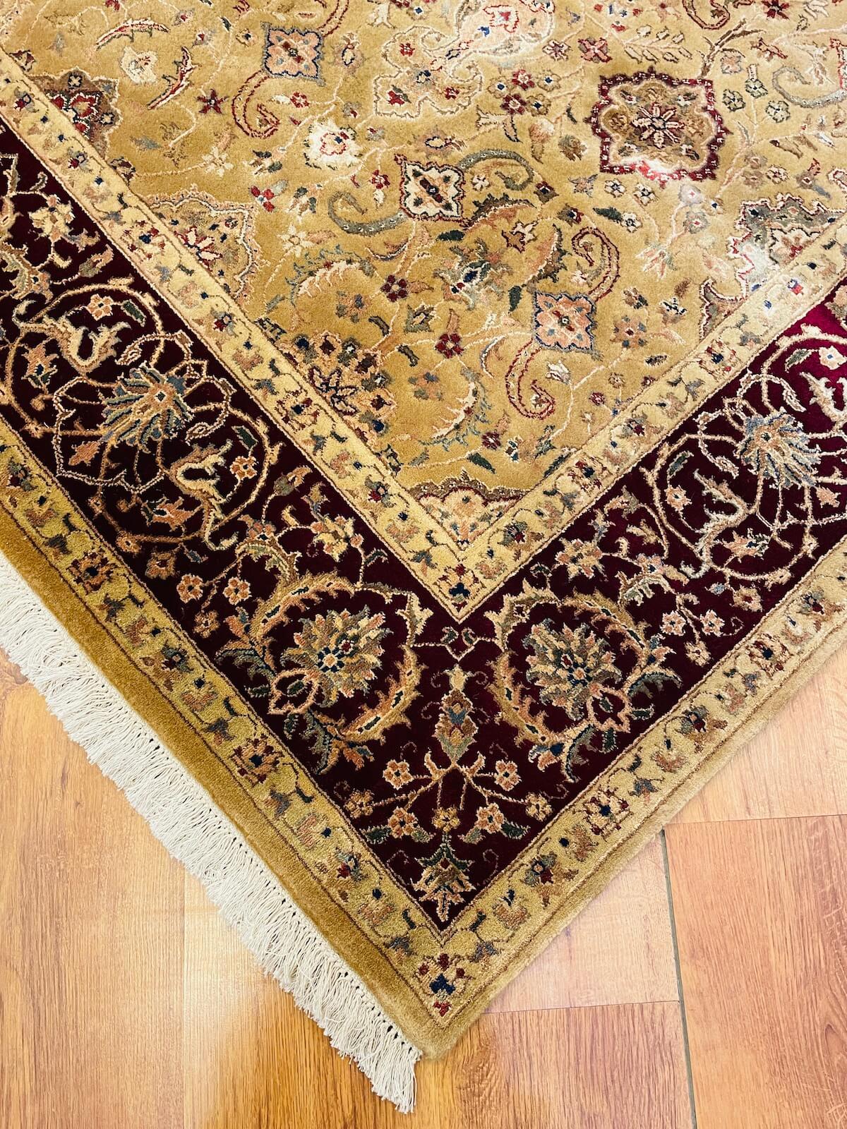 Antik İpekli Uşak El Dokuma Halı