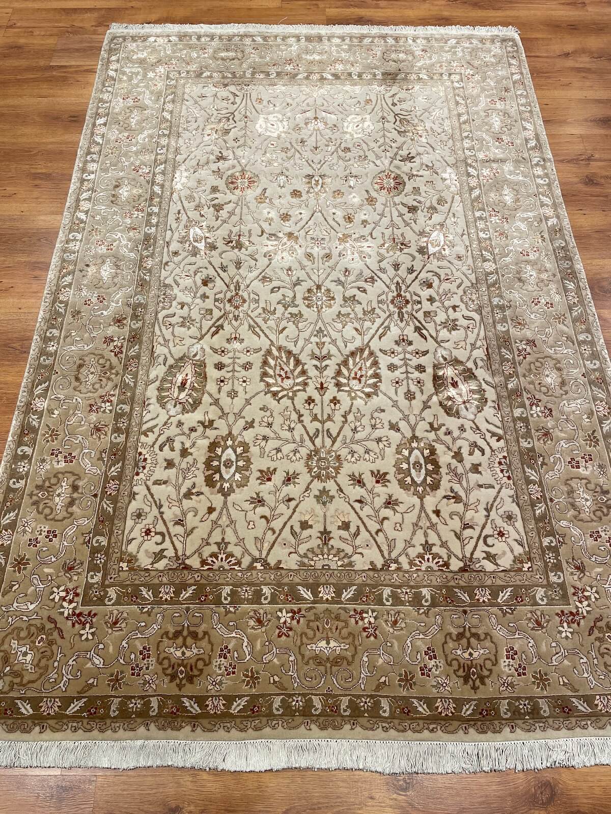 Antik İpekli Uşak El Dokuma Halı