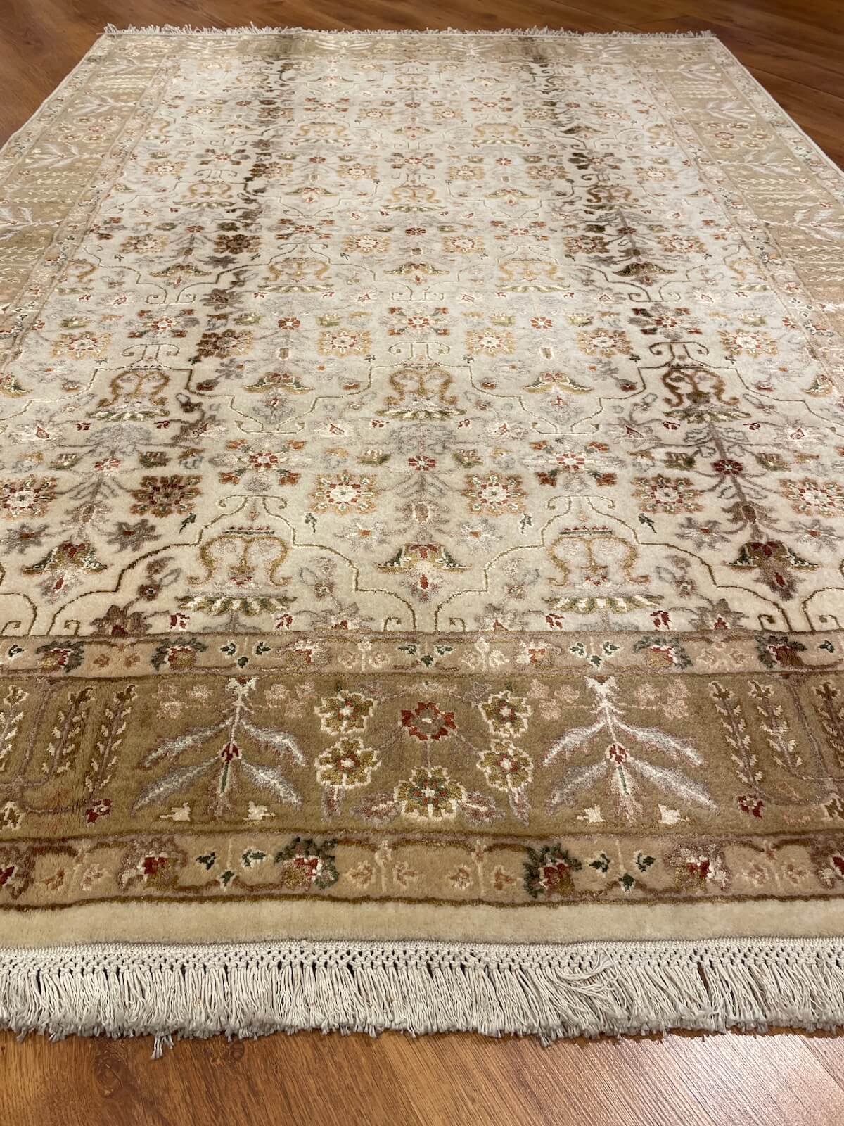 Antik İpekli Uşak El Dokuma Halı