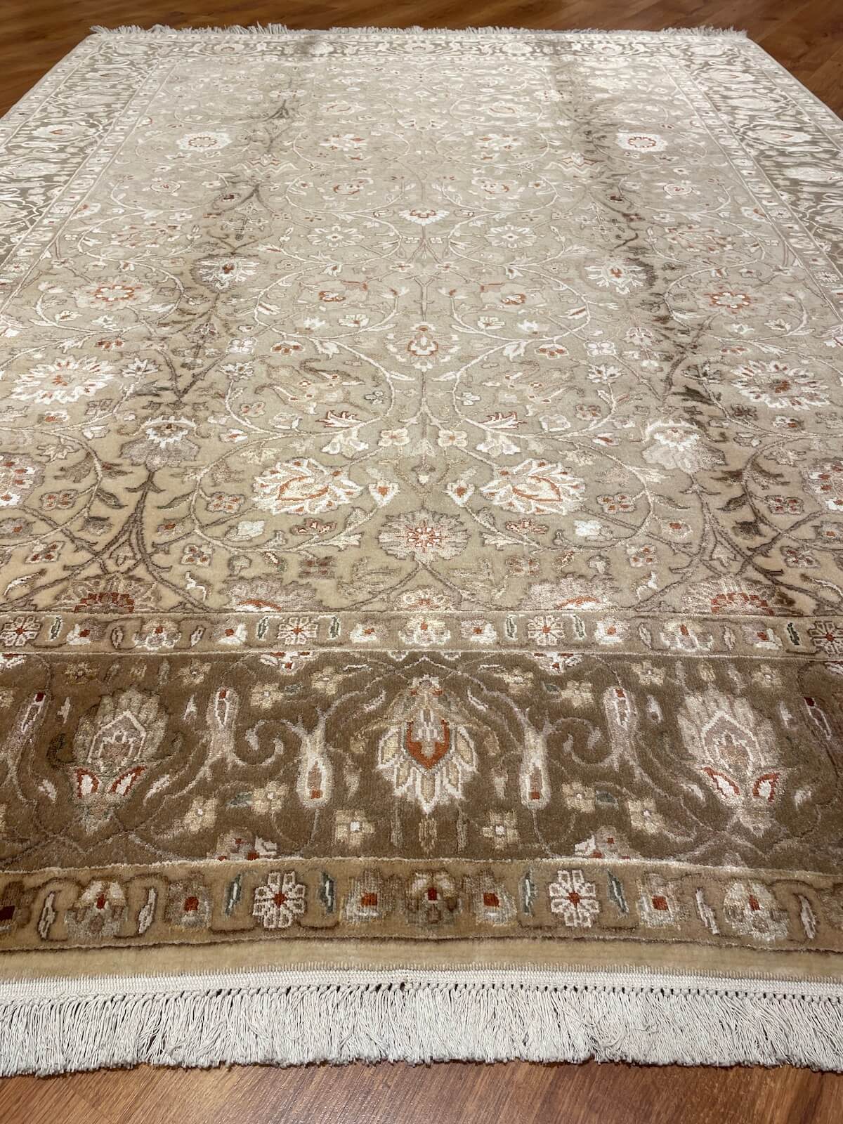 Antik İpekli Uşak El Dokuma Halı