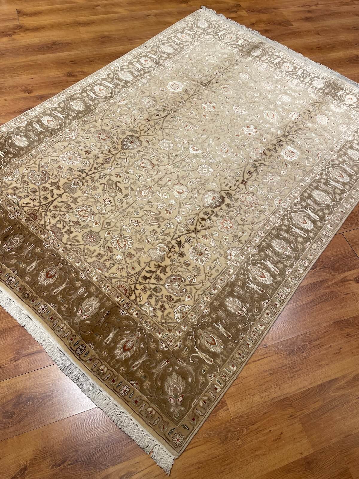 Antik İpekli Uşak El Dokuma Halı