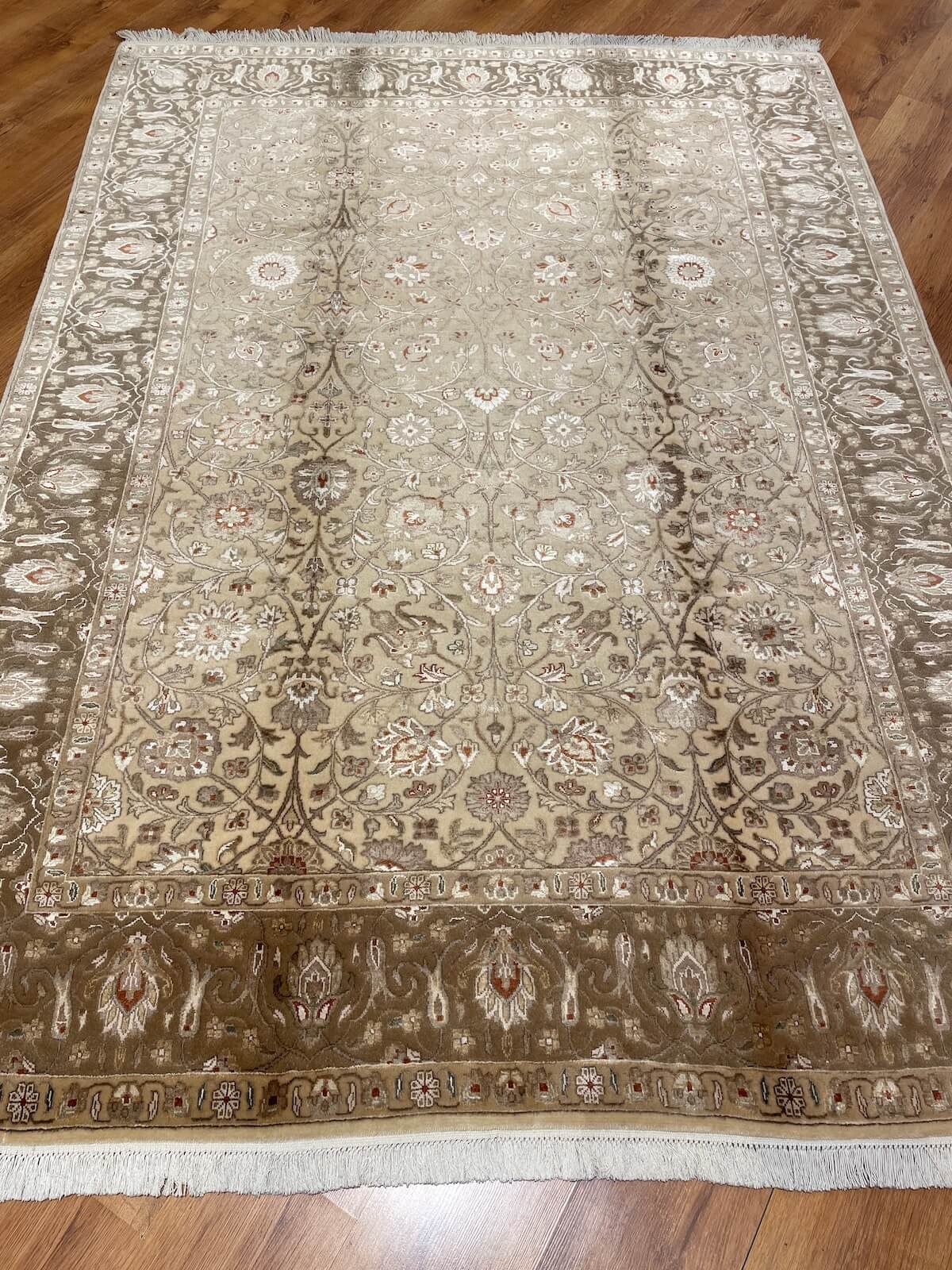 Antik İpekli Uşak El Dokuma Halı