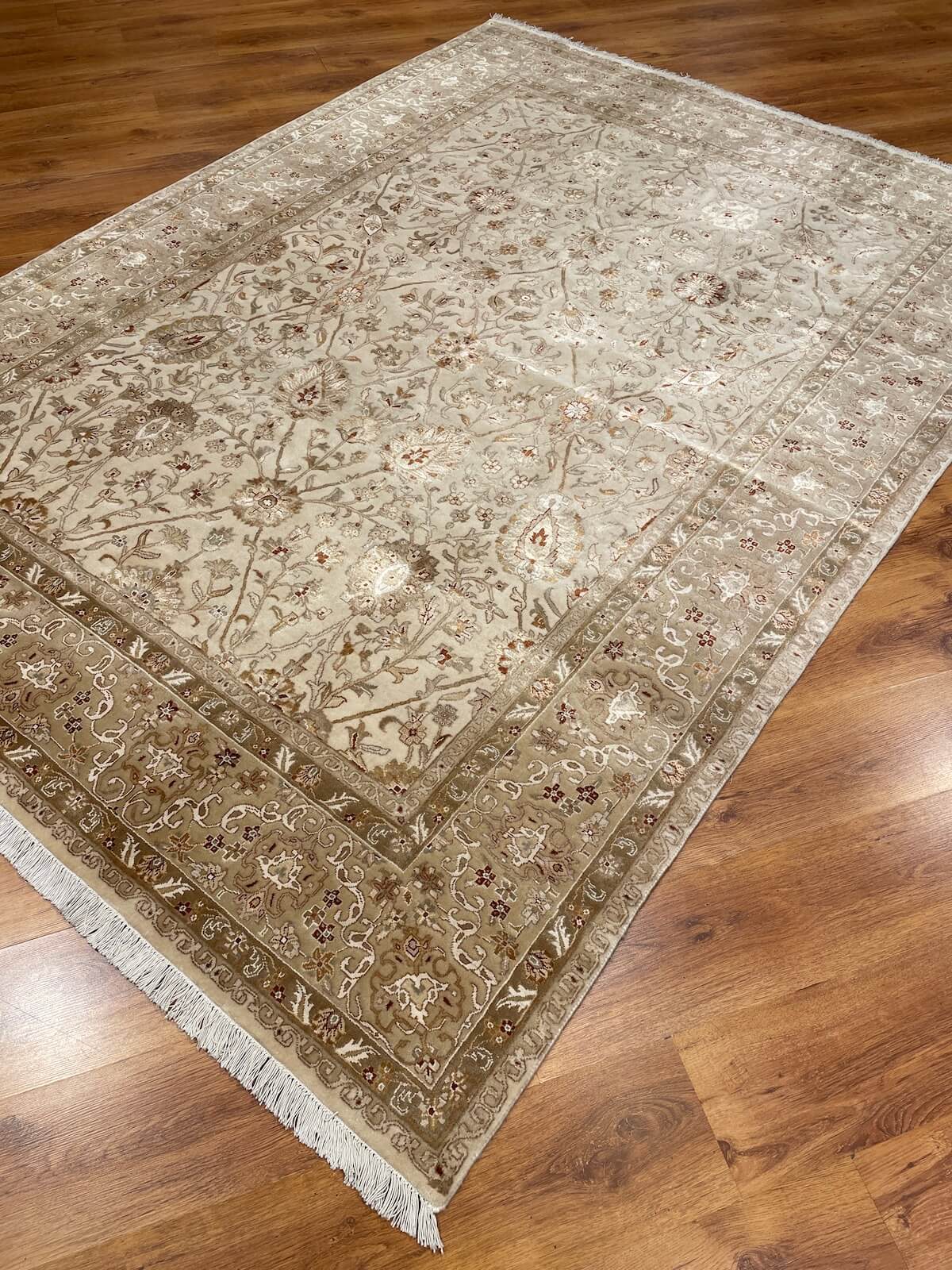 Antik İpekli Uşak El Dokuma Halı