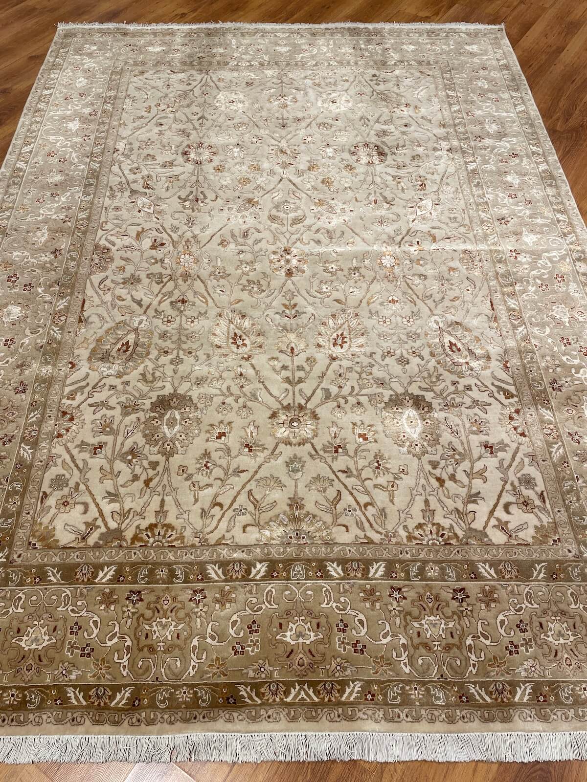 Antik İpekli Uşak El Dokuma Halı