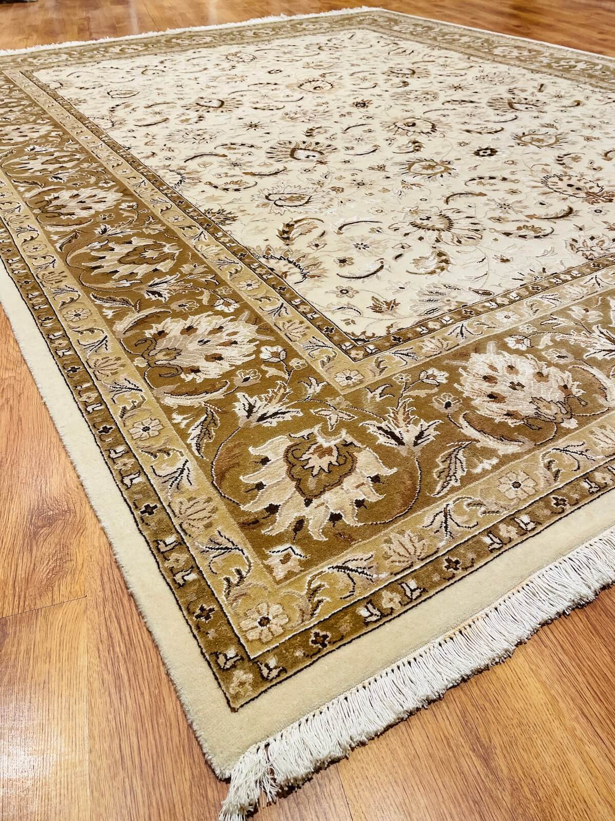 Antik İpekli Uşak El Dokuma Halı