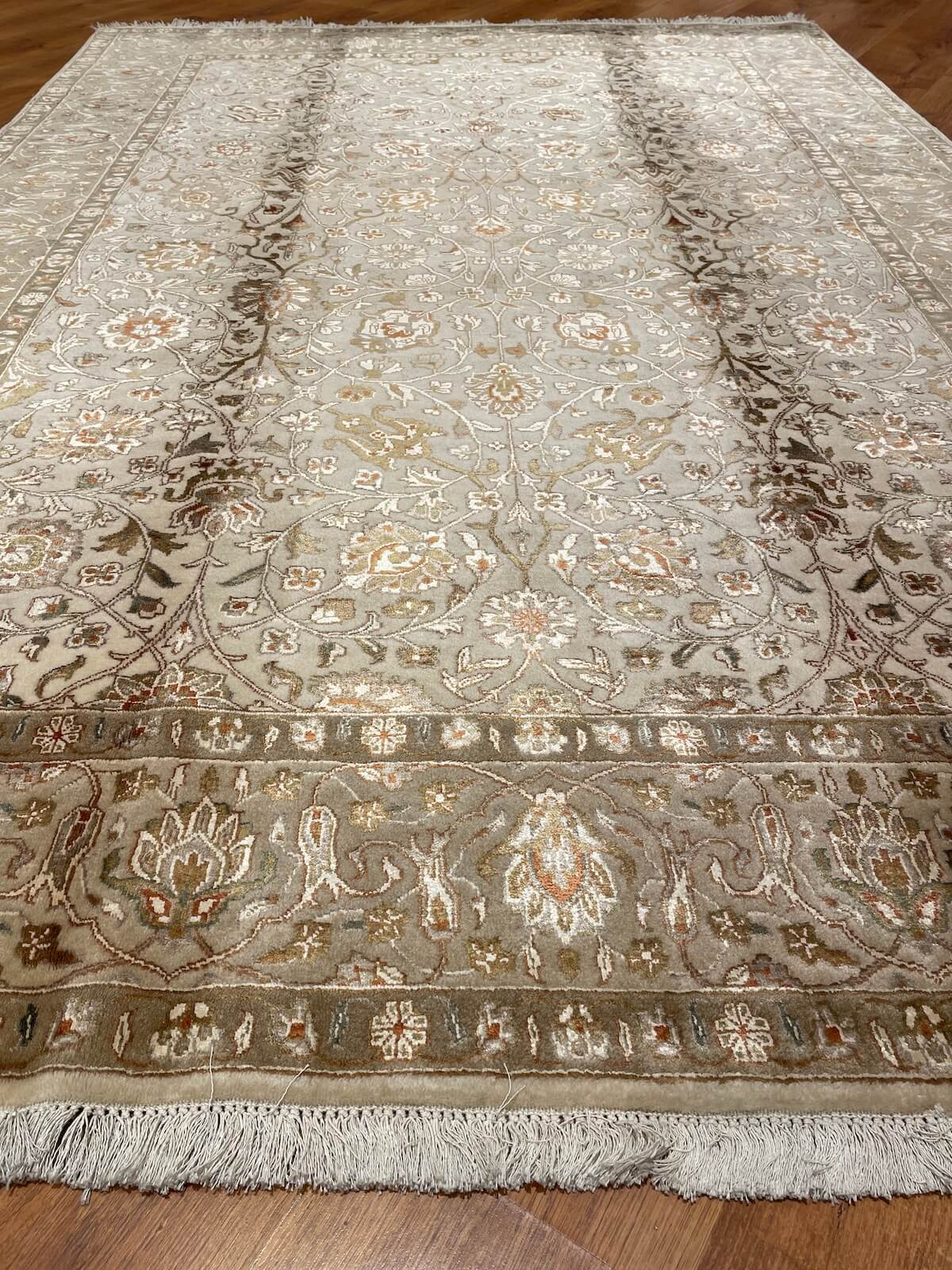 Antik İpekli Uşak El Dokuma Halı