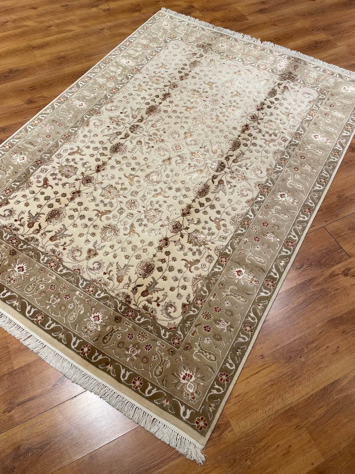 Antik İpekli Uşak El Dokuma Halı