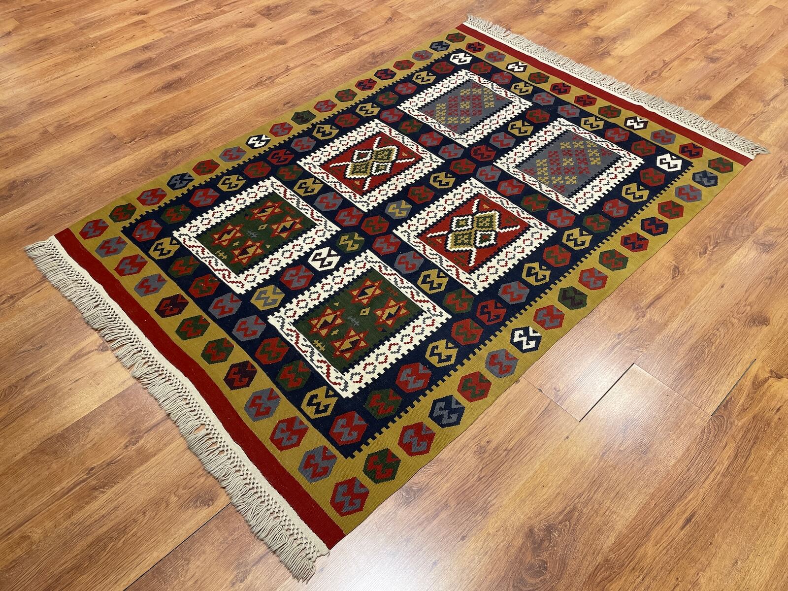 Antik Süper İnce El Dokuma Kilim