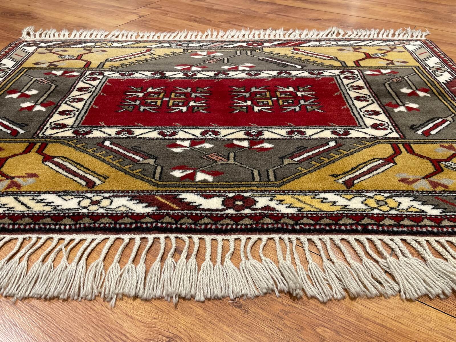 Bozalan Milas El Dokuma Halı