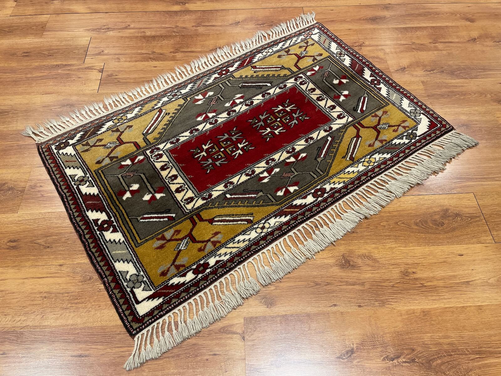 Bozalan Milas El Dokuma Halı