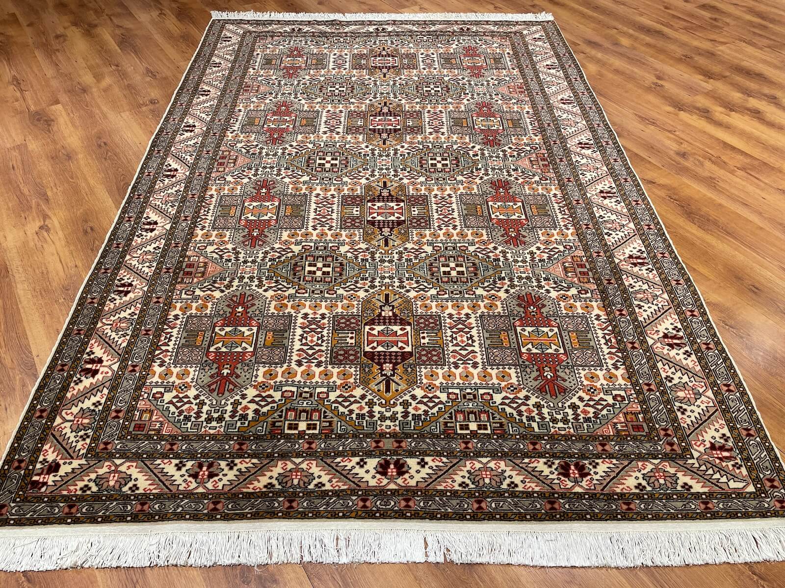 Bünyan Rus Kazağı El Dokuma Halı