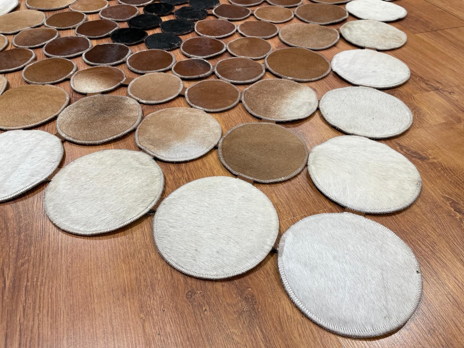 Puantiyeli Orijinal Deri Halı