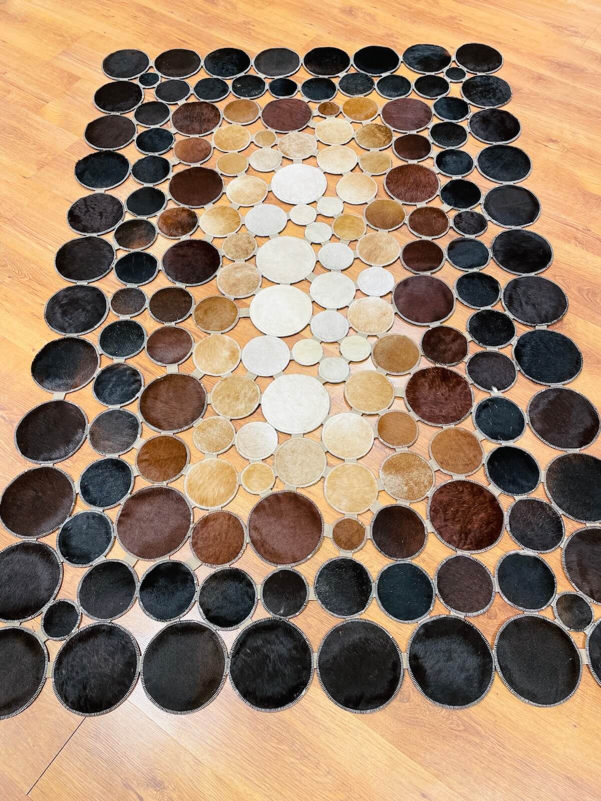 Puantiyeli Orijinal Deri Halı