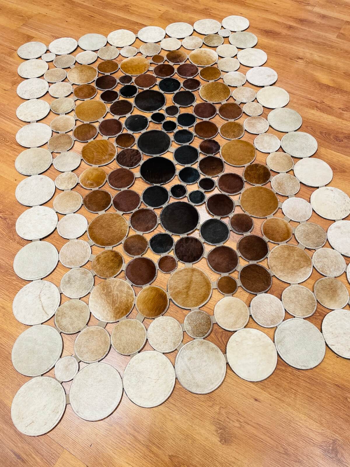 Puantiyeli Orijinal Deri Halı