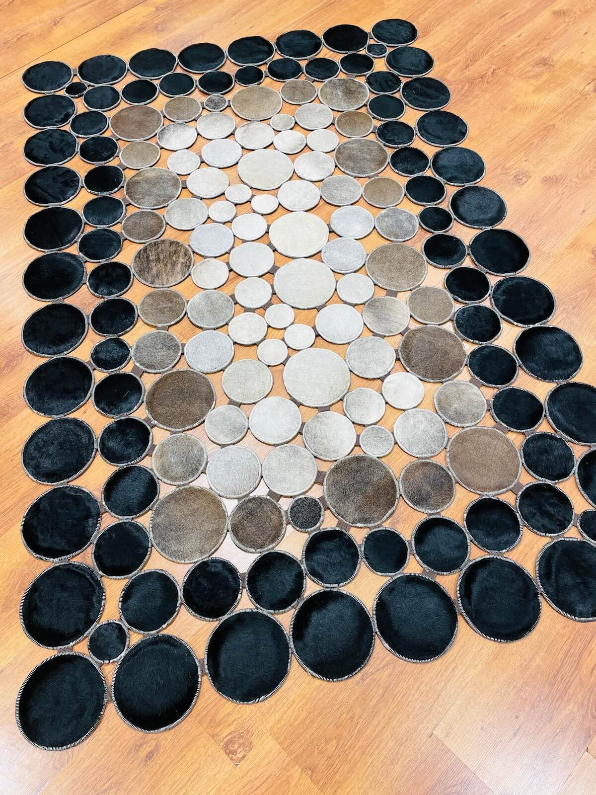 Puantiyeli Orijinal Deri Halı