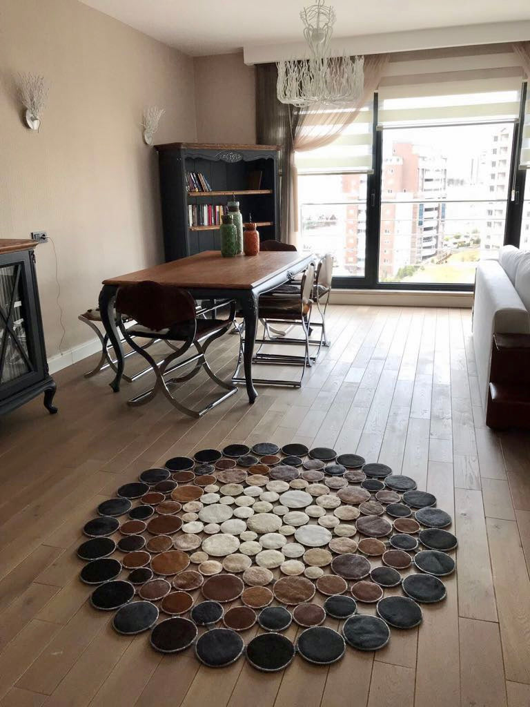 Puantiyeli Yuvarlak Orijinal Deri Halı