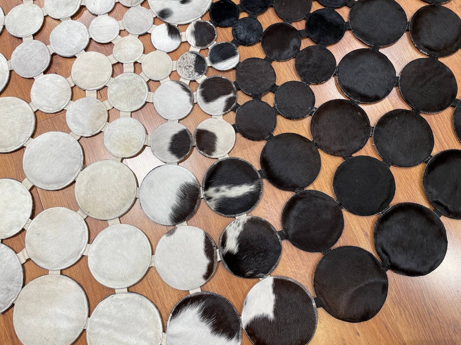 Puantiyeli Yuvarlak Orijinal Deri Halı