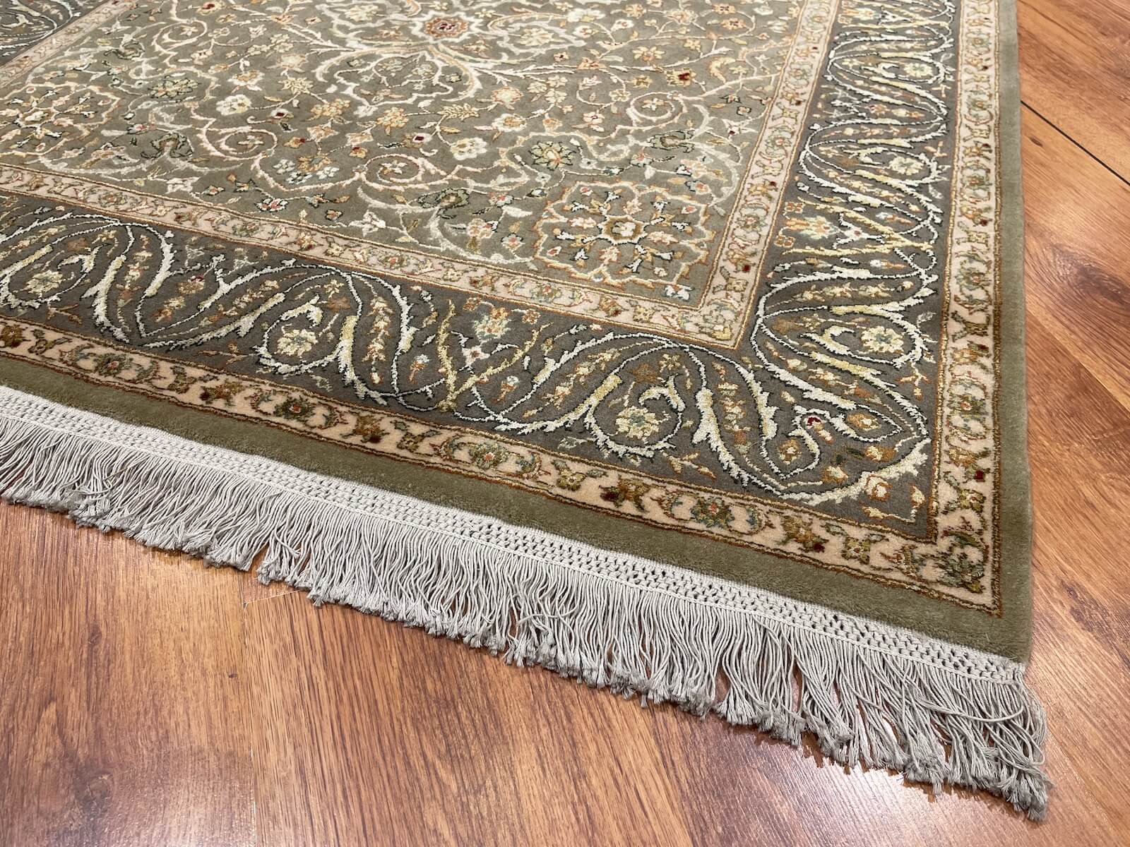 Enderun İpekli Uşak El Dokuma Halı