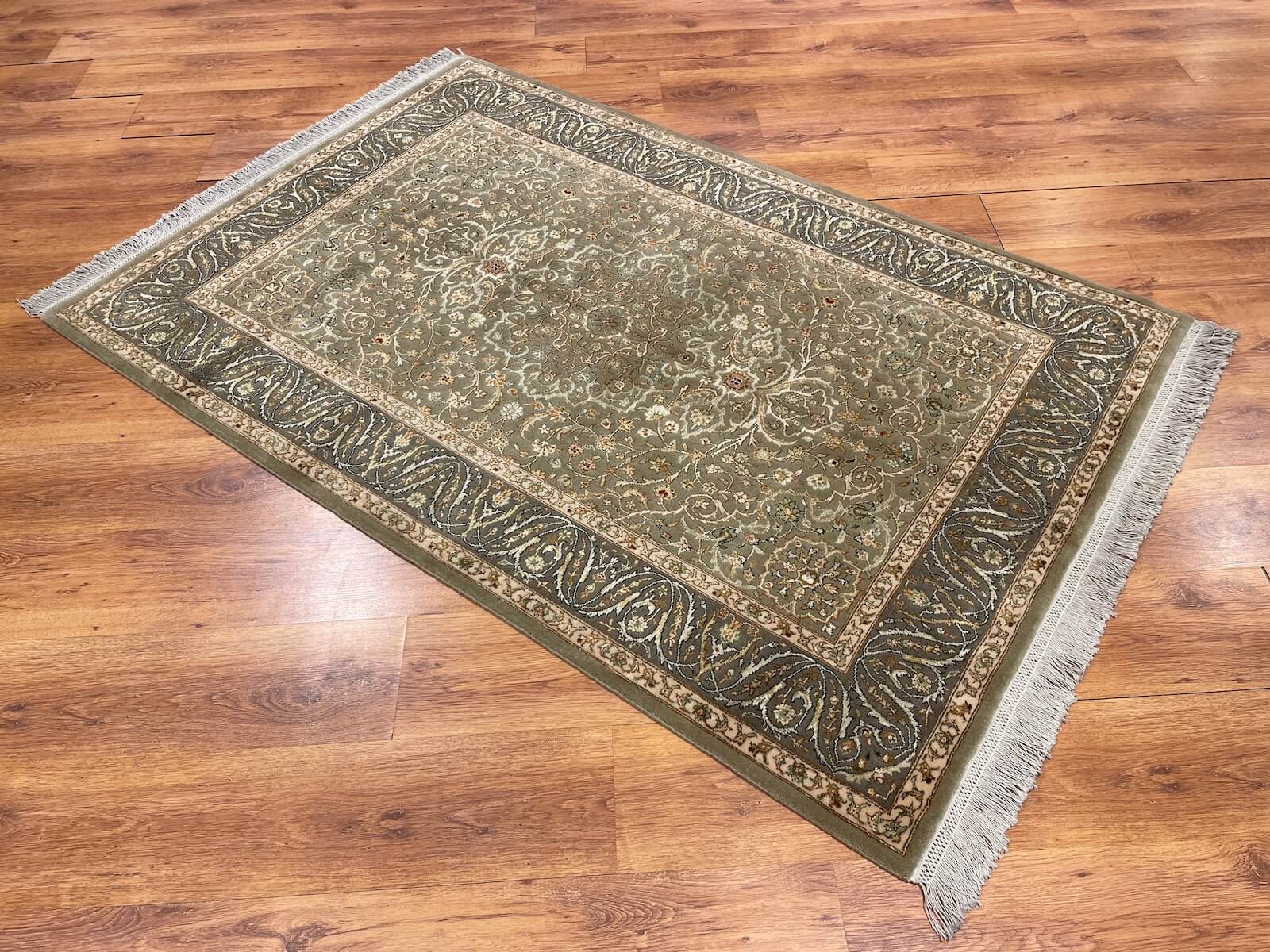 Enderun İpekli Uşak El Dokuma Halı