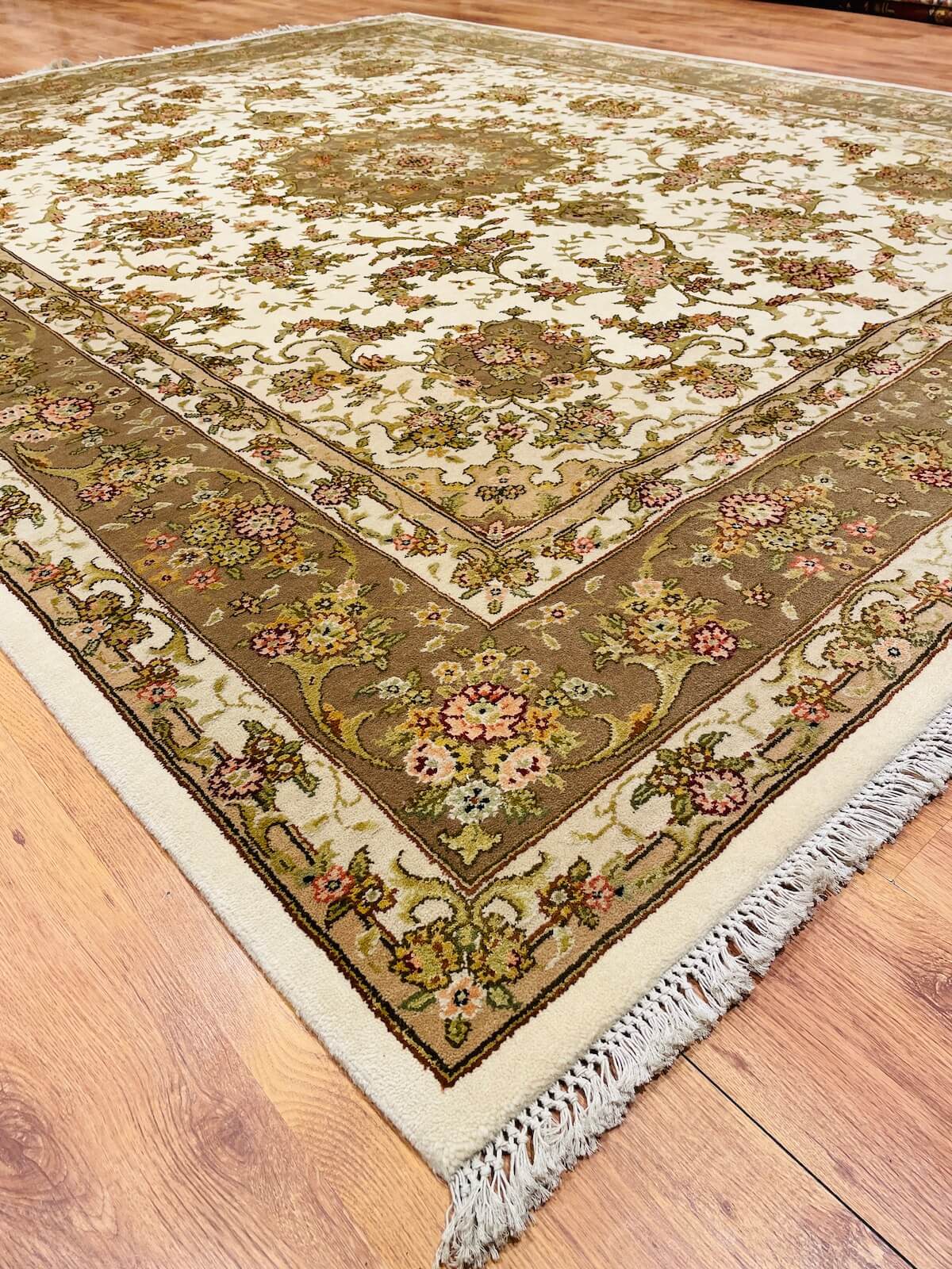 Enderun İpekli Uşak El Dokuma Halı