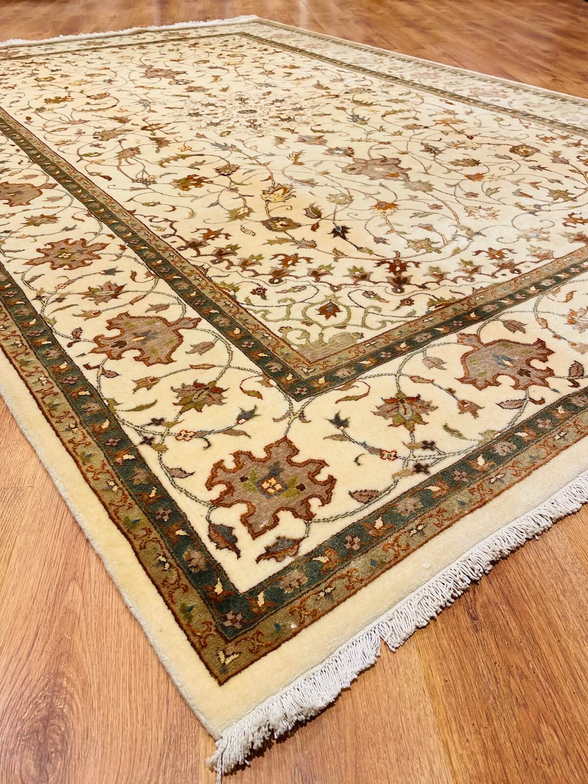 Enderun İpekli Uşak El Dokuma Halı