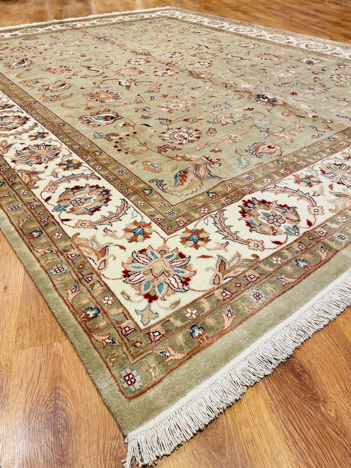 Enderun İpekli Uşak El Dokuma Halı