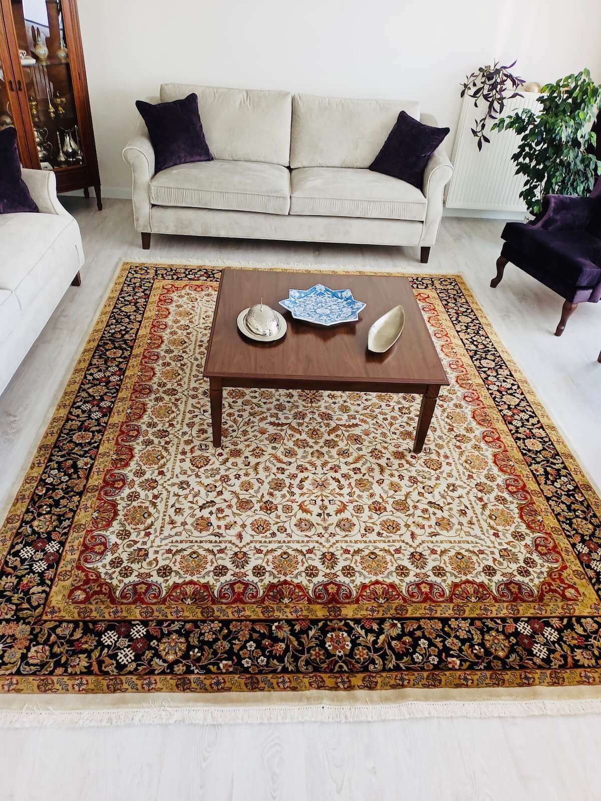 Hayyam Uşak El Dokuma Halı