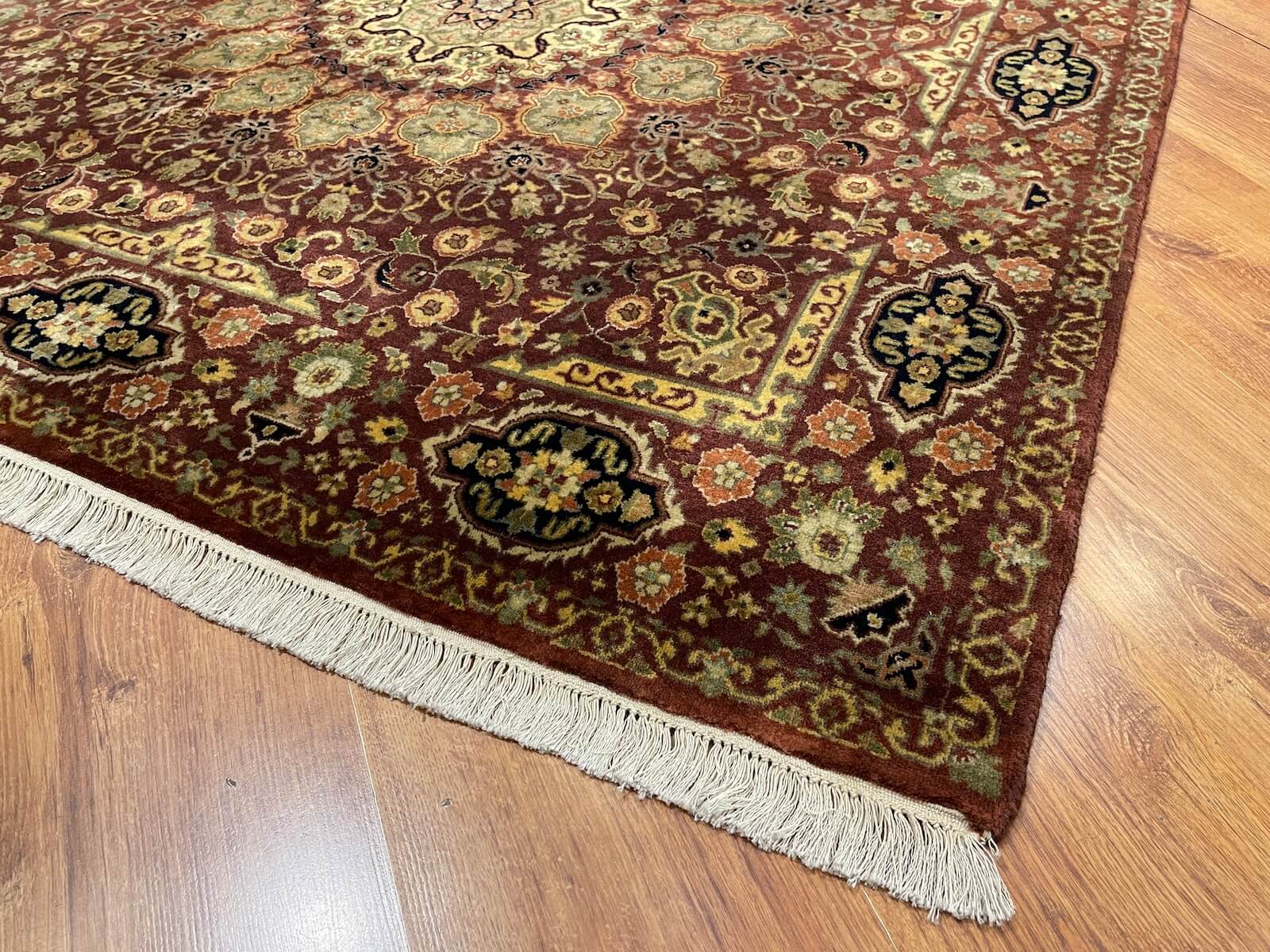 Hayyam Uşak Kare El Dokuma Halı