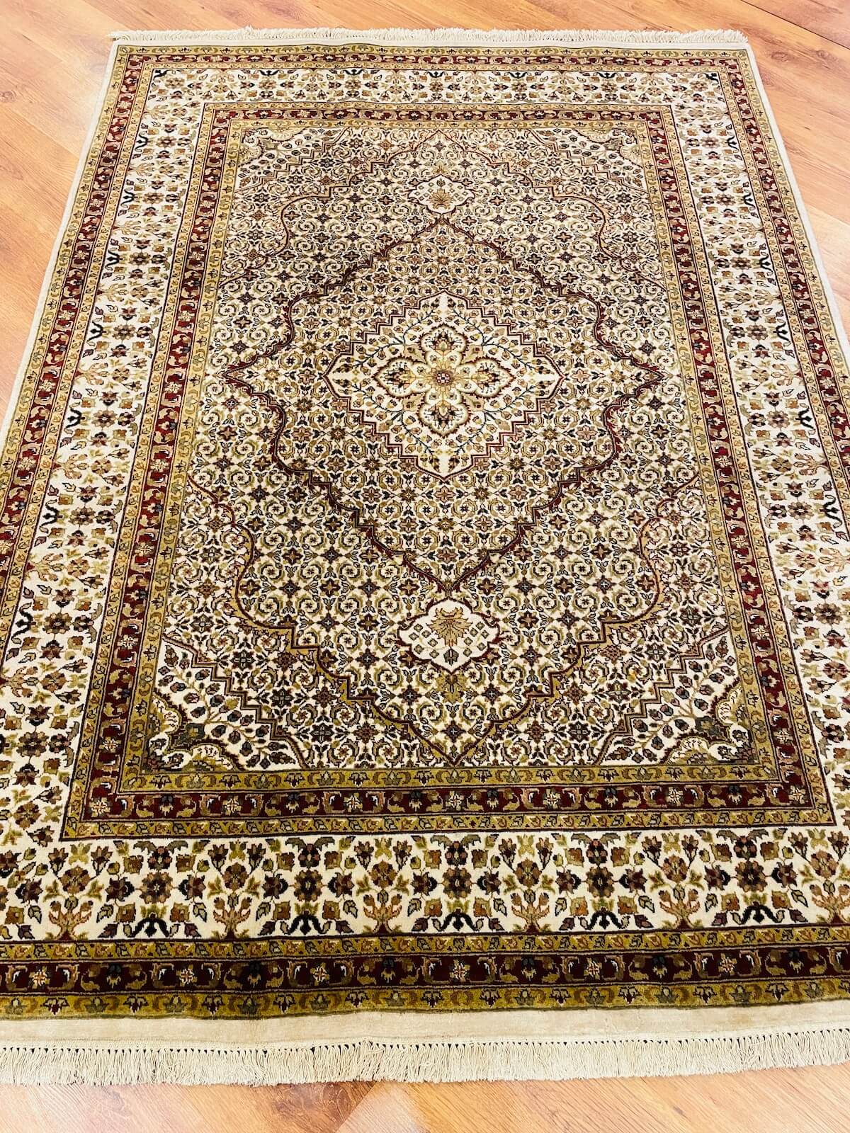 Hayyam Uşak El Dokuma Halı