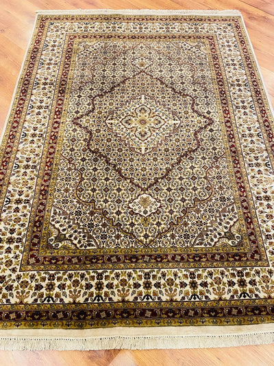 Hayyam Uşak El Dokuma Halı