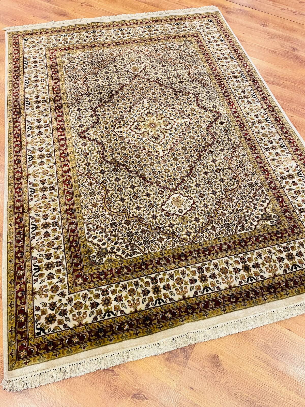 Hayyam Uşak El Dokuma Halı