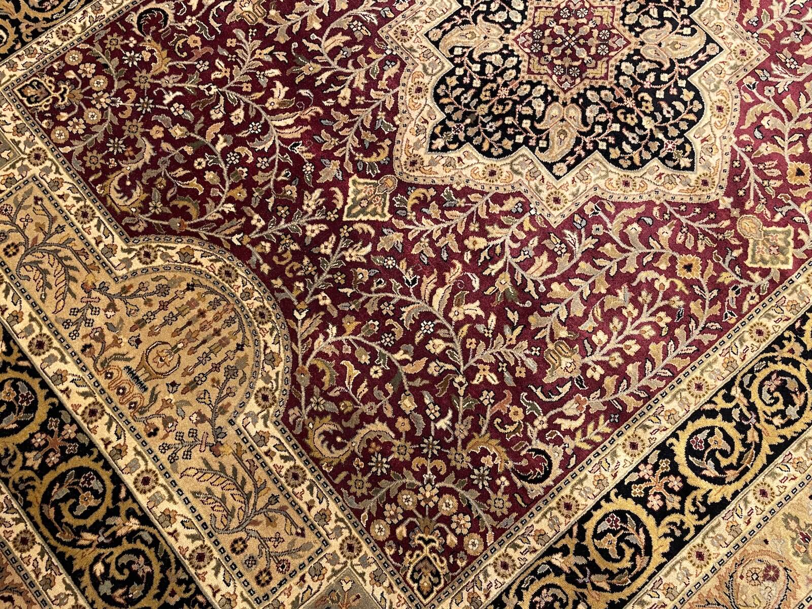 Hayyam Uşak El Dokuma Halı