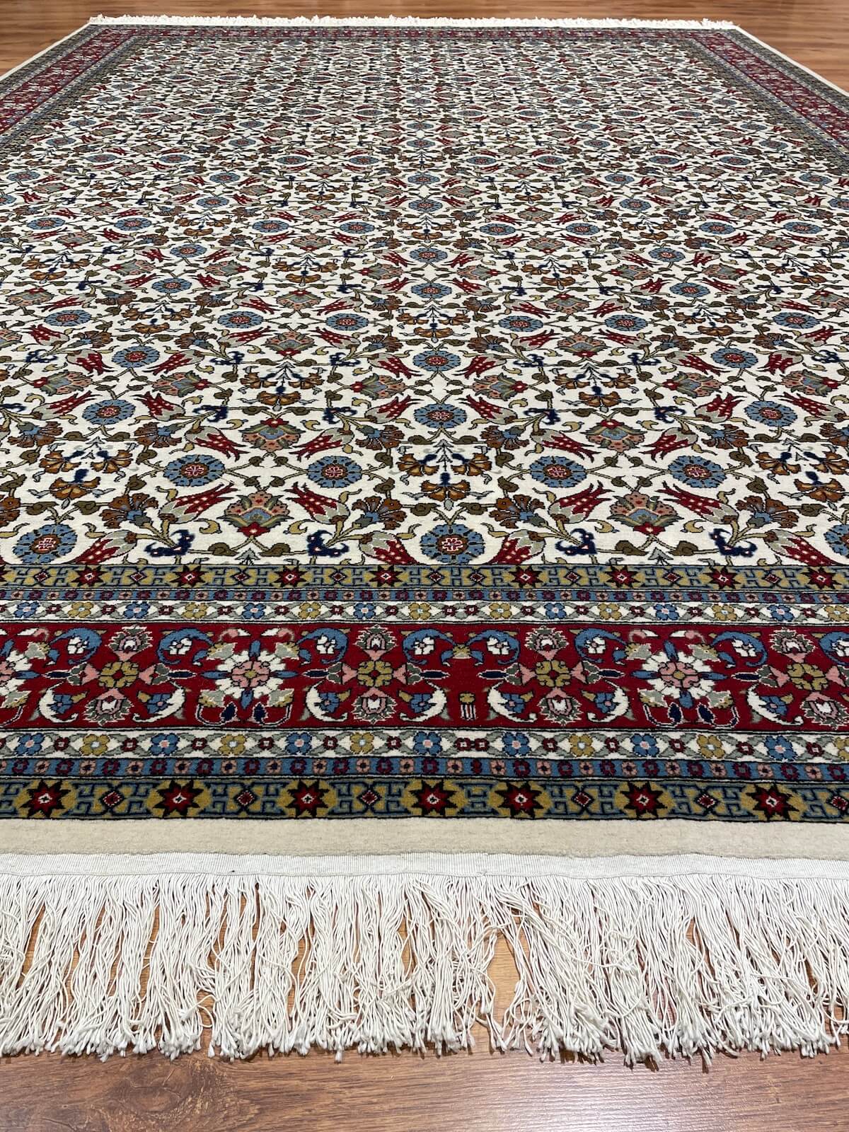 Hereke Lale Desenli Krem El Dokuma Halı