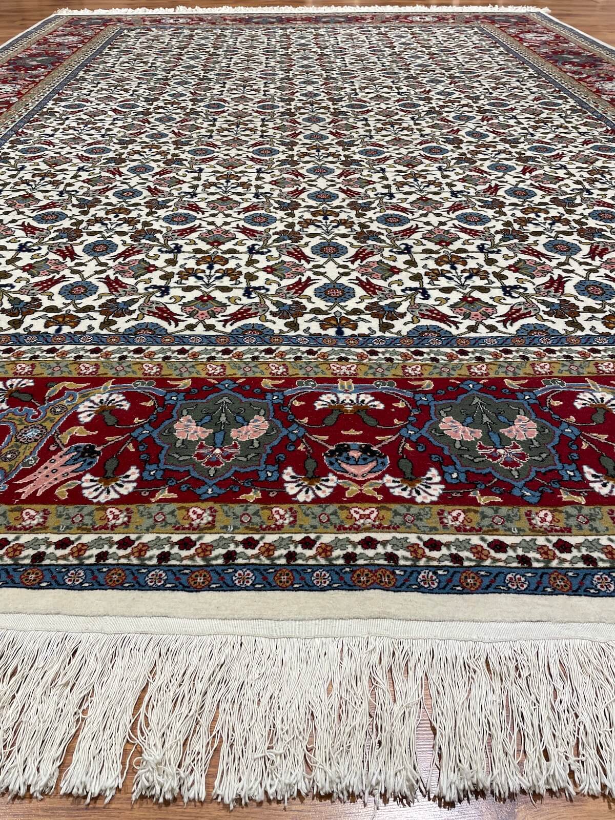 Hereke Lale Desenli Krem El Dokuma Halı