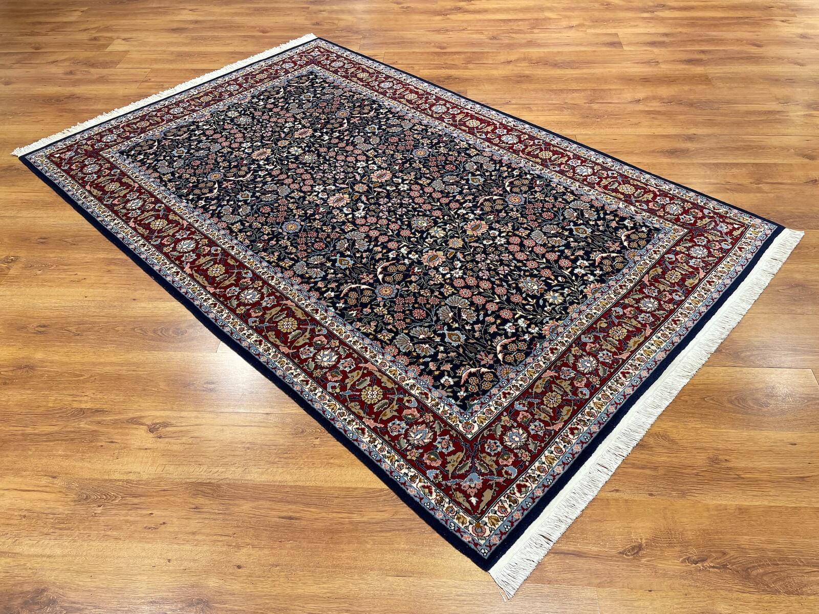 Hereke Yedidağın Çiçeği Lacivert El Dokuma Halı