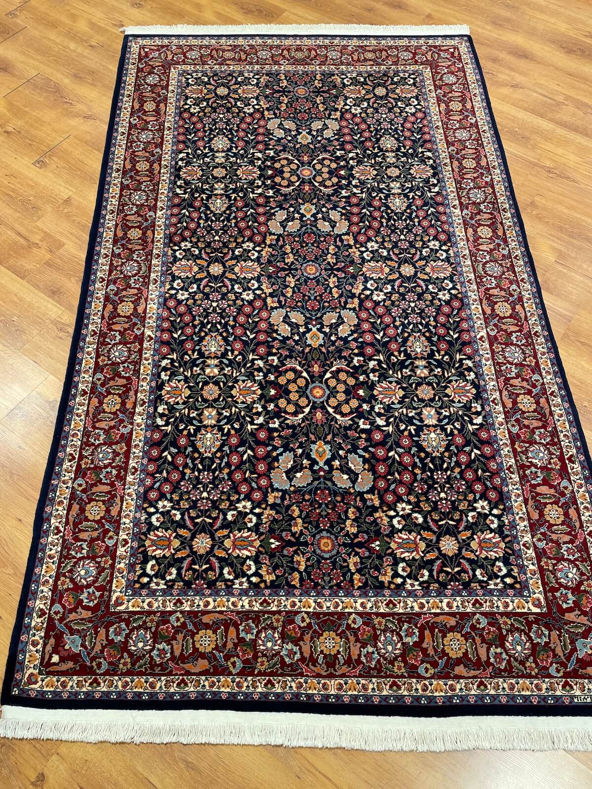 Hereke Yedidağın Çiçeği Lacivert El Dokuma Halı